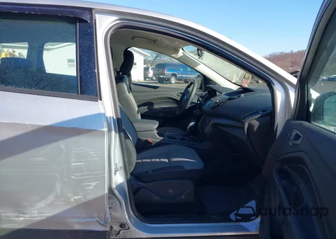 2019 Ford Escape S z USA, uszkodzony, nr VIN 1FMCU0F73KUB22896